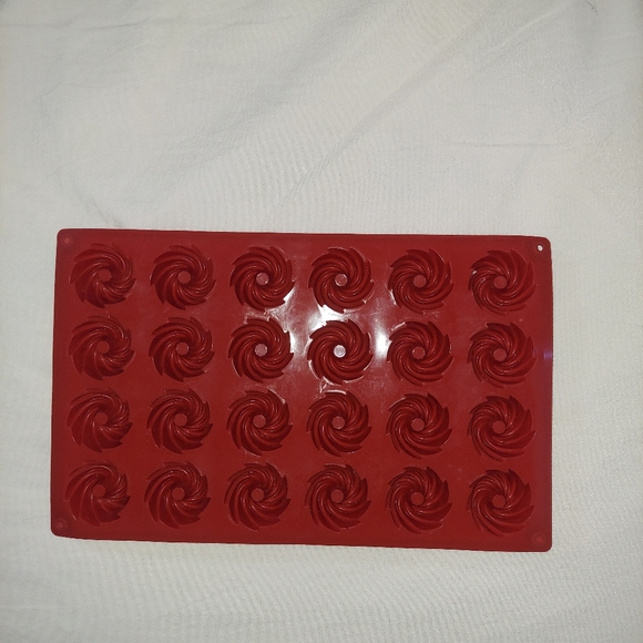 Premium 24-Piece Silicone Chocolate Mold Set: Elevate Your Confections! - Picture 3 of 3